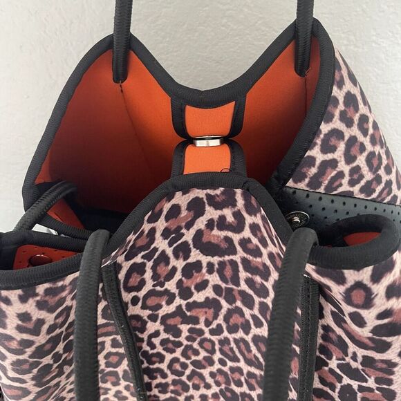 Neoprene Tote w/ Removable Pouch Cheetah Leopard‎ Jaguar Mob Wife Aesthetic - Picture 5 of 6